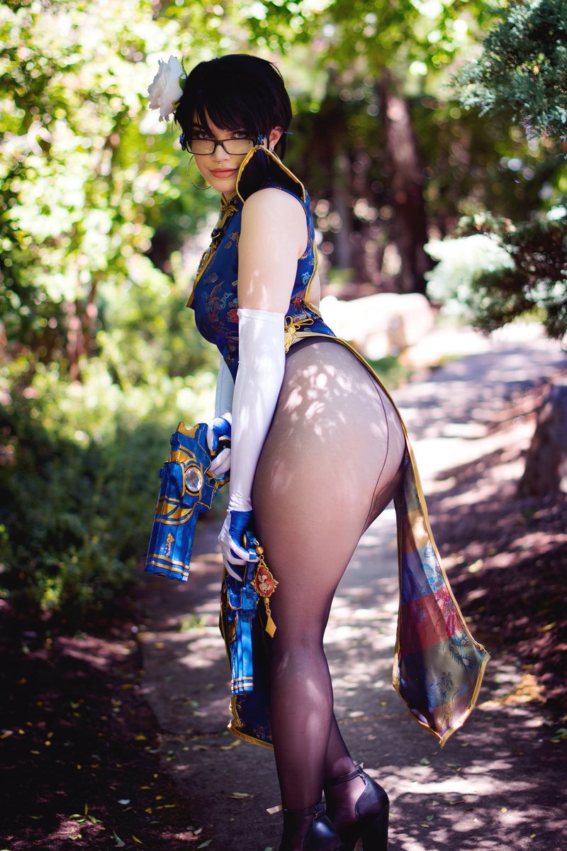 Wanted to post Bayonetta so have some thigh