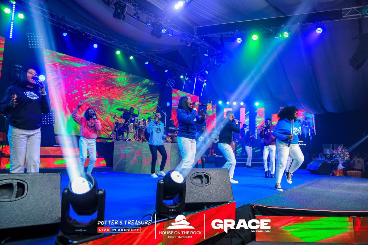 HOTRphc's tweet image. 🎶 There’s only ONE! 
🎶 He is God over my life! 

Singing with enthusiasm, Min. Esther Nzeribe started the Contemporary Praise session during the Grace Overflow Concert, leading us with the song “I will call upon the Lord” by Benita Jones. 

#GraceOverflow
#PottersTreasure