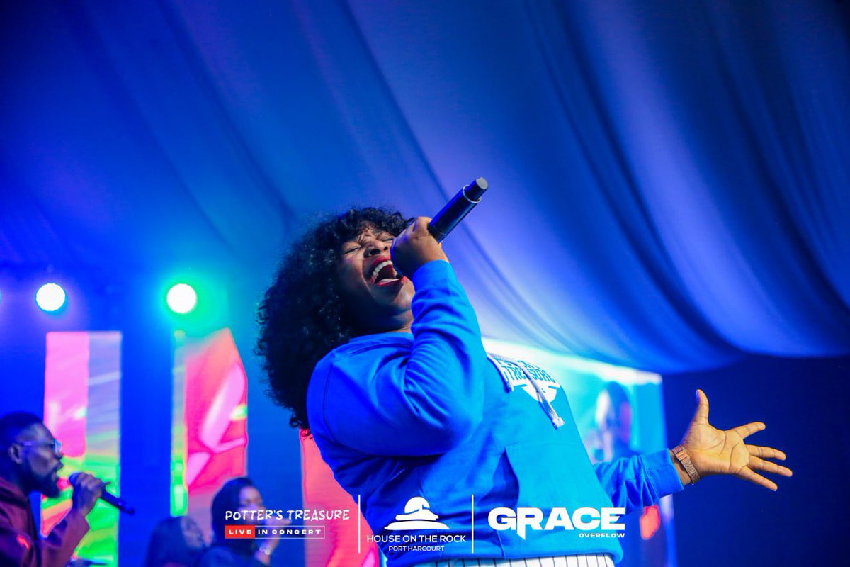 HOTRphc's tweet image. 🎶 There’s only ONE! 
🎶 He is God over my life! 

Singing with enthusiasm, Min. Esther Nzeribe started the Contemporary Praise session during the Grace Overflow Concert, leading us with the song “I will call upon the Lord” by Benita Jones. 

#GraceOverflow
#PottersTreasure
