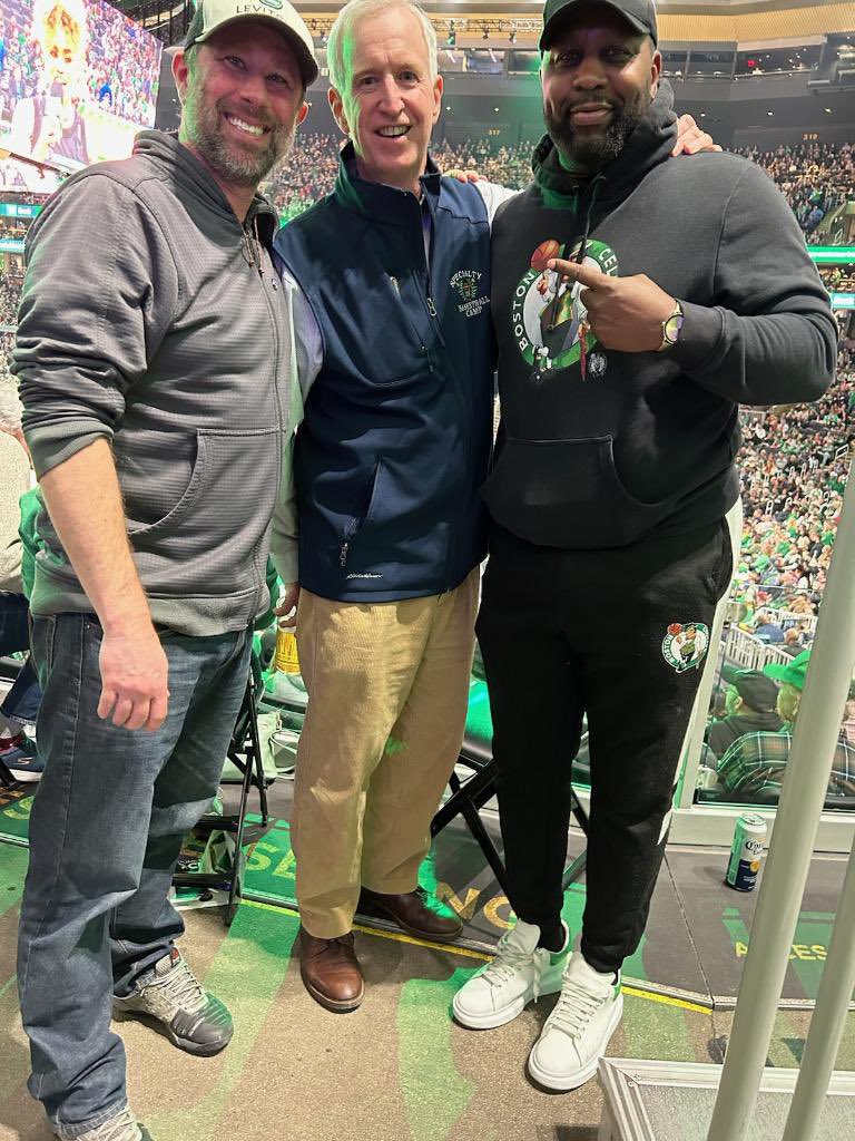 HoopsForHaiti12's tweet photo. Canβt believe almost forgot to say Happy Belated Birthday to my favorite Coach Paul Hogan π π ππ½ππ½! Thank you for always being a Great Coach, Role Model, & Father Figure for me and all the players and kids youβve impacted over decades! β€οΈ #CancerFree #PSCFamily #PSCHoops #PSC12 https://t.co/qJzd4XN0ql