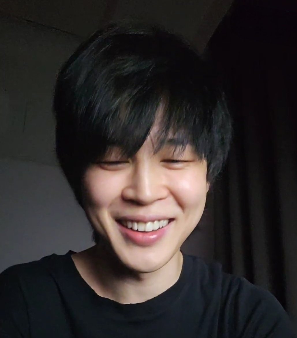 Nazadani23's tweet photo. This man is my comfort.  He deserves the universe and more.  I aspire to be as caring and compassionate as he is.  A true role model 💜

#parkjimin #BTSJIMIN #JIMINJIMIN @bts_bighit https://t.co/JNhHKaATPm