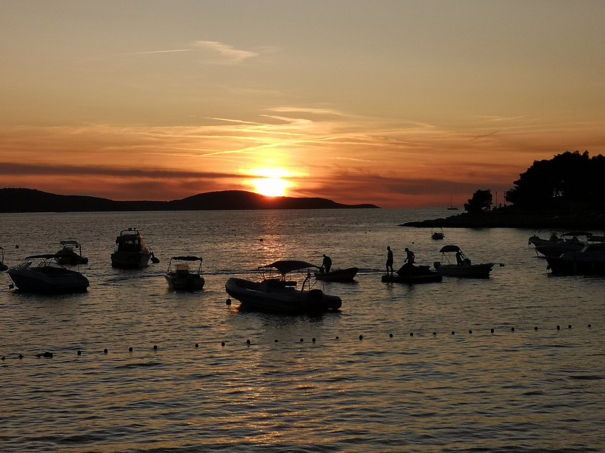 krunozorman's tweet image. What could you want more than a beautiful sun set...