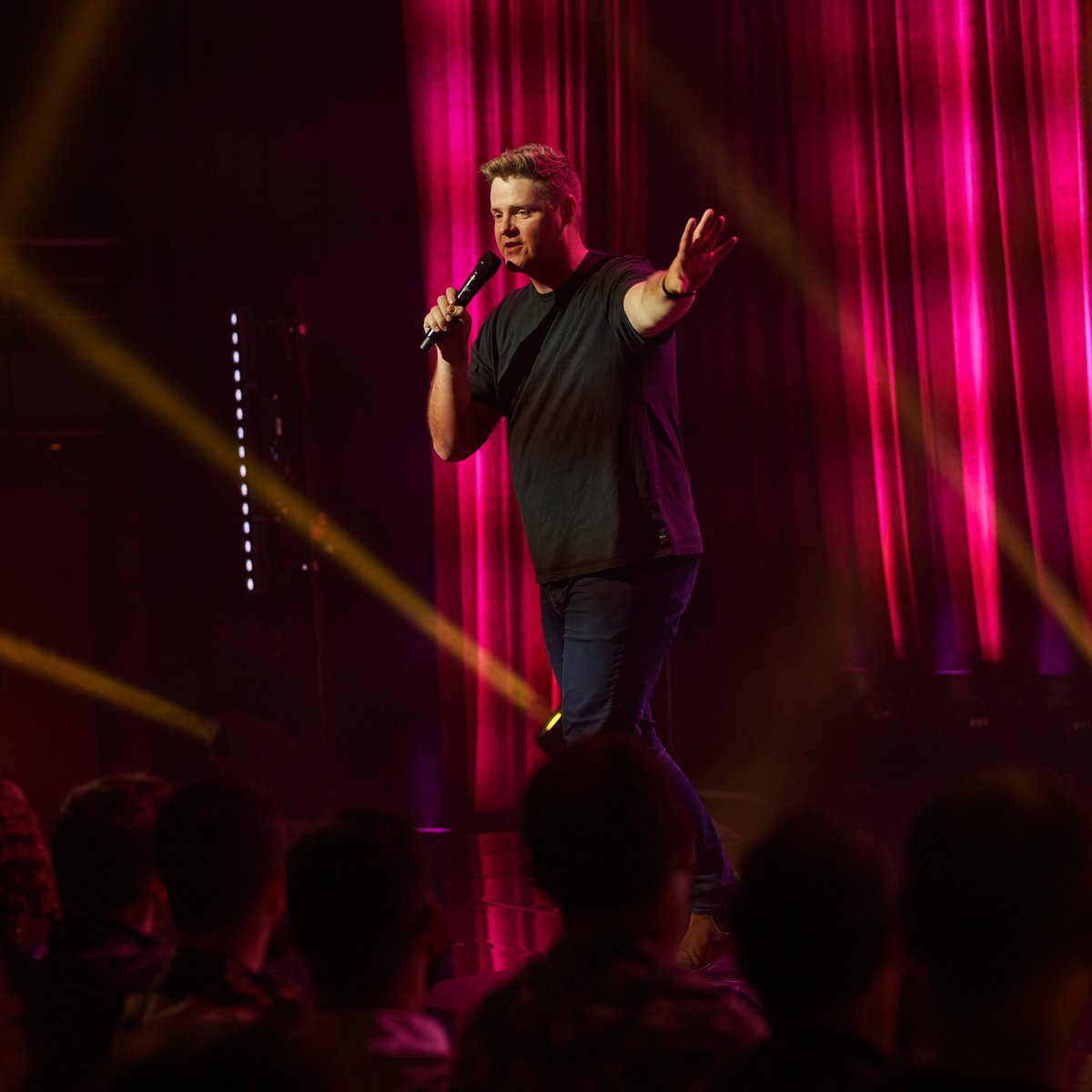 Hello team you can catch my set for <a href="/justforlaughs/">JUST FOR LAUGHS</a> Australia TONIGHT on <a href="/Channel10AU/">Channel 10</a>  9:40pm. 

I yell about how the world's on fire and it's very funny.

Also featuring <a href="/nikki_britton/">Nikki Britton</a> &amp; Cam Knight, hosted by <a href="/nathvalvo/">Nath Valvo</a> (gay) 

#comedy #standup #justforlaughs #jfl