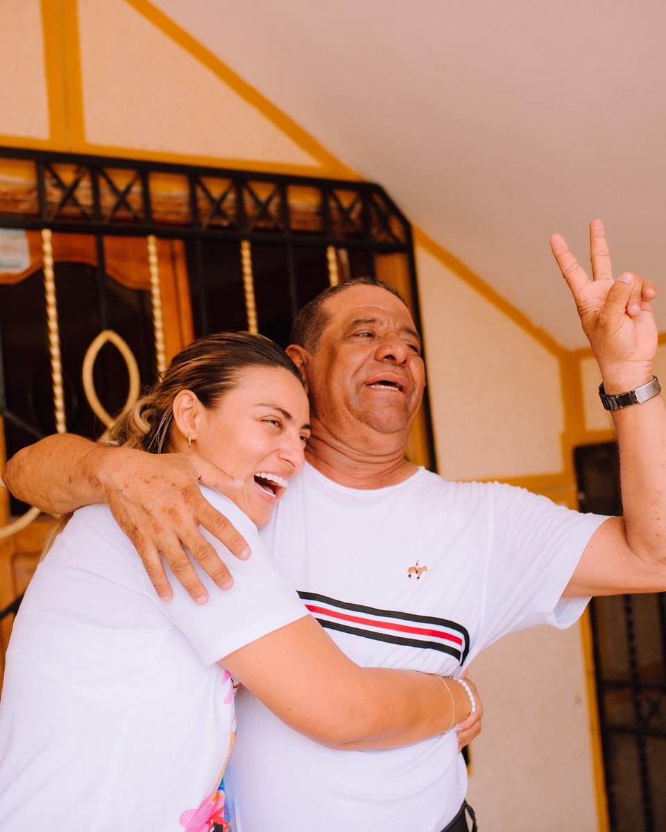 heidybarrera03's tweet photo. Un día lleno de sonrisas y buenos momentos con mis amigos de la localidad Norte Centro Histórico.💜 Gracias porque en cada casa se siente el cariño y la buena energía. Vamos por #MásRealidades mi mancha morada. 💜🫶🏼💜

#heidybarrera #masrealidades #barranquilla #concejaldebarranquilla