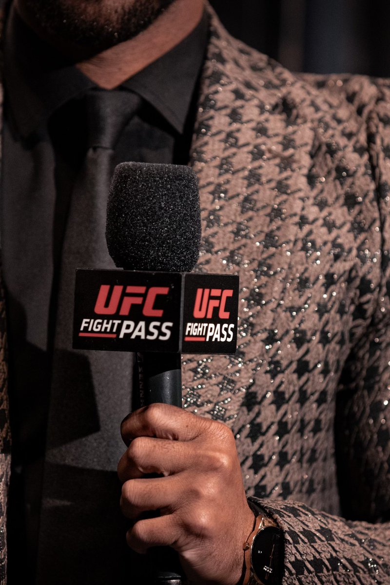 anthonypettisfc's tweet photo. One day we’re going to talk about David Evans being the best dressed PxP on Fight Pass 🏆

@UFCFightPass  @FightingDavidE  @BenTheBaneDavis https://t.co/ZSrPBx6ykv