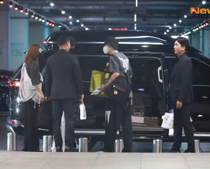 Hehe para sa kanya nga ung chocolates. 😁