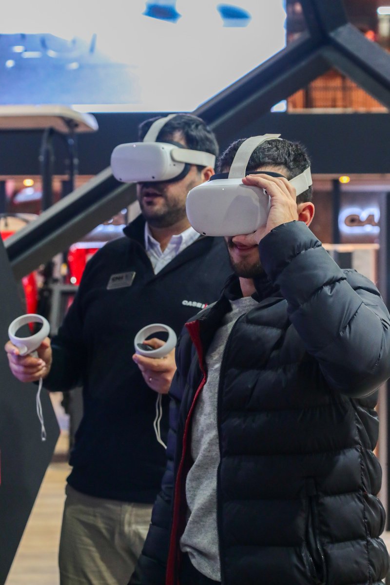 joacolascombes's tweet photo. Hoy en la @exposicionrural estuve recorriendo el stand de @CaseIHArg  el espacio de Agricultura Digital y pude probar la realidad virtual para capacitación de operarios. Es la que se viene ! 

#agriculturadigital #agtecharg #exposicionrural2023 https://t.co/PL0myr7eK6