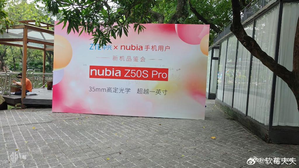 fabrizio_degni's tweet photo. Live pictures of the #NubiaZ50SPro lineup shared via #weibe (source 2nd post).
I fallen in love for the white edition and it is the one I preordered already 🥰
Hope to get it before the holiday season... 🤞
Do you like the new design? I do!
@nubiasmartphone #Smartphones #technews https://t.co/z4wqtR24mw