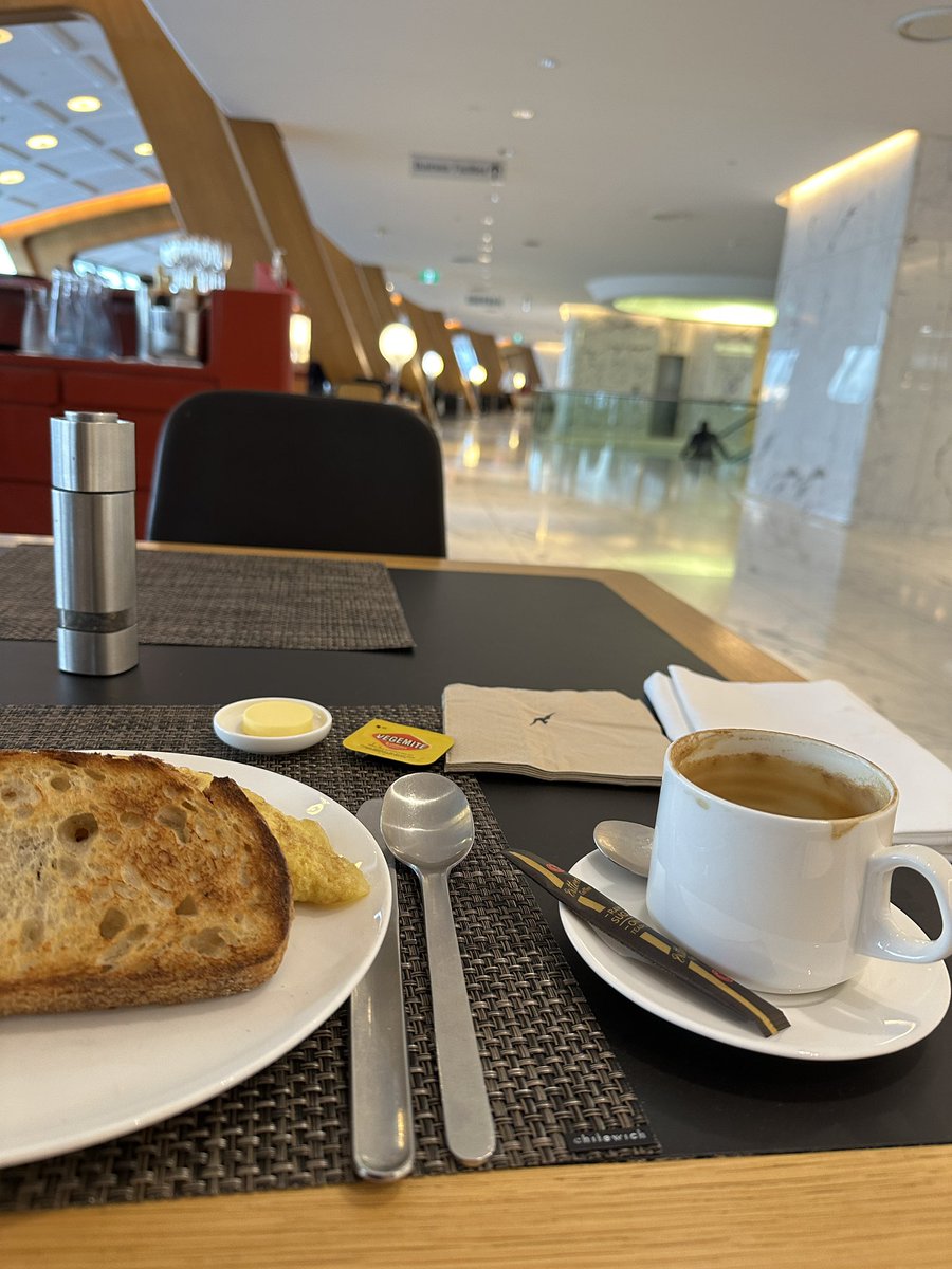 StopLTakeProfit's tweet photo. #qantas
#firstlounge
#work
Work trip overseas for a week… looks like back to travel and fine dining and work trip all over again…
It’s bloody warm in airport, went and took a shower as well 😂
Have a good week on asx punters 🫡🤓 https://t.co/iTuXWAmIuR