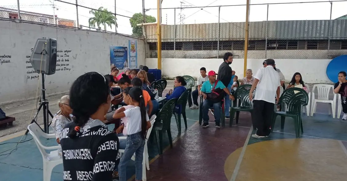 uvoccidental's tweet photo. Dede hace una semana inició la cuarta fase del Proyecto Evangelistico de la Salud "Quiero Vivir Sano y Feliz", en la Asociación Venezolana Centro Occidental con el apoyo de la Unión Venezolana Occidental y la Fundación Sonrisas de Jesús... https://t.co/FdLy2n9OAX