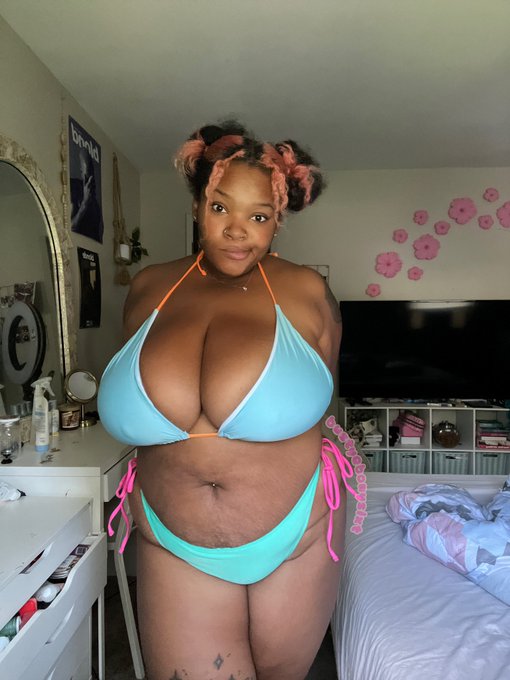 I wanna get wet with you ? https://t.co/W6AsxXUC7E