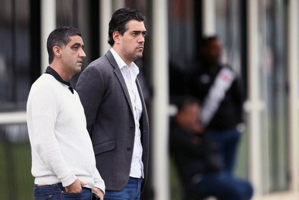 ncbvasco's tweet photo. As últimas rodadas foram assustadoras. Mesmo com a situação caótica e sem esperança de melhora, boa parte da torcida acreditava que a “salvação”podia começar. Era “só” vencer aquele joguinho. 

Acabou isso. Fizeram o pior Vasco da história. 

#ForaBracks #ForaLuizMello https://t.co/IhjDGovsEX