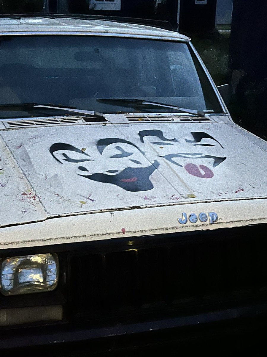 KidLemonFresh1's tweet photo. @BobeBlaze219 @JiggyFr3sh219 check out this whip I found in the alley. https://t.co/b4LwNOtn0D