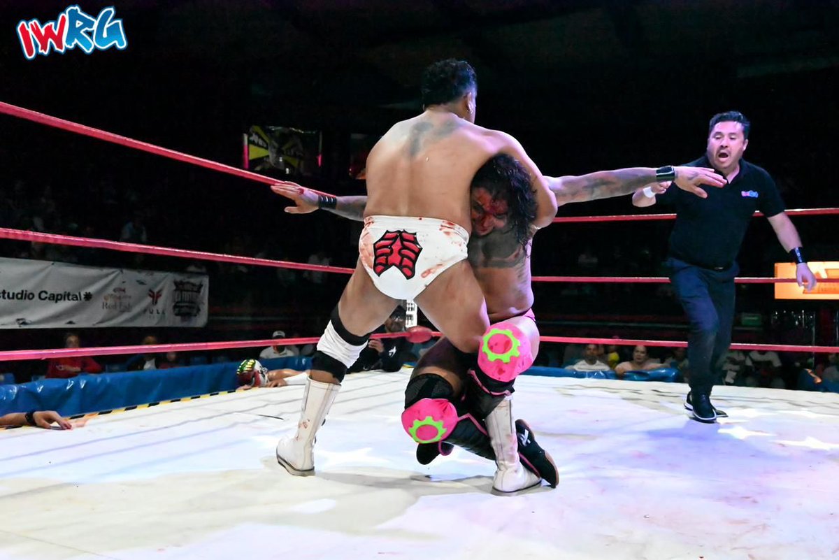 LUCHALIBREIWRG's tweet photo. #RevoluciónIWRG | Con una llave de rendición, Dr. Cerebro y Dr. Cerebro Jr. acabaron con Cerebro Negro y Cerebro Negro Jr., dando pie al reto por el Campeonato Intercontinental de Parejas IWRG, que por fin fue aceptado.

Observa esta función en: 🔴 https://t.co/yi82LP95nO https://t.co/NuQi8PRQCB