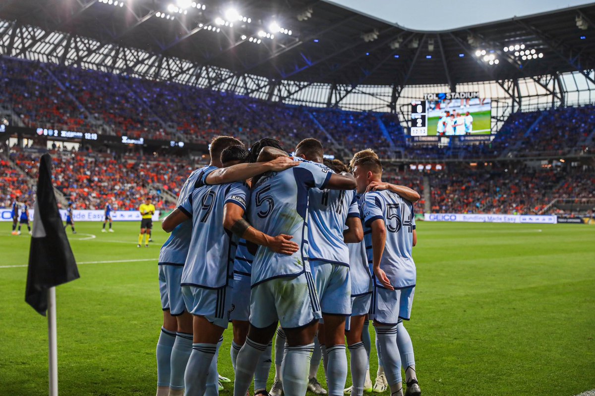 SportingKC's tweet photo. Players are retaking the field for warmups. 

Anticipating a 8:52 match restart. 

1-2 #CINvSKC | #LeaguesCup2023 https://t.co/eUhEzUKAZS
