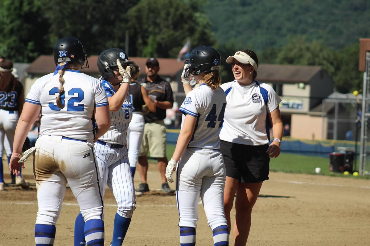 College dogs showed up this weekend &amp; played for each other 💙🤘🏼🥈

#GDTBAH #DogsUp #HuskiesSottile