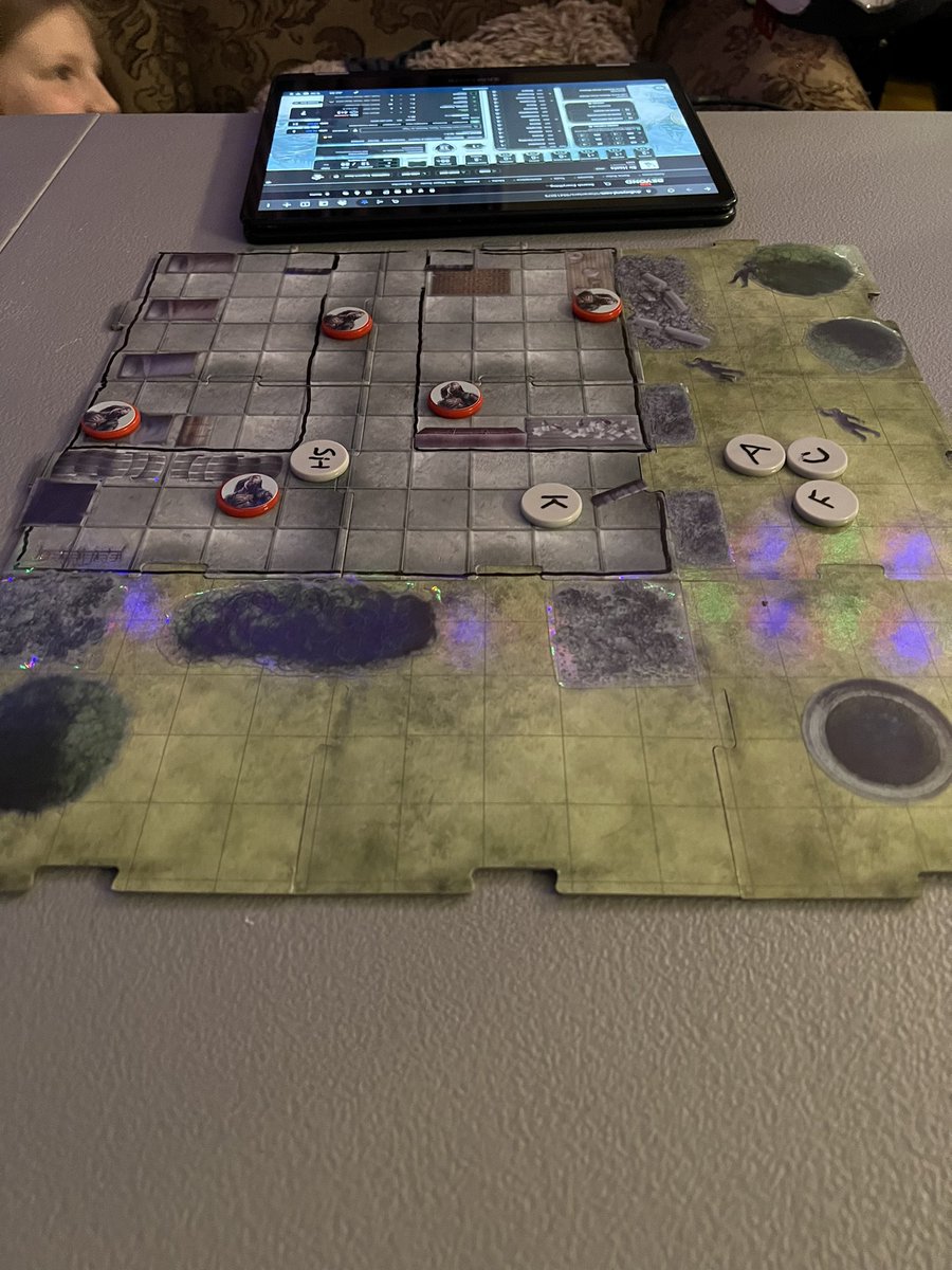 TrentVictus's tweet photo. Family night. #5e #lmop https://t.co/fM3K7zv3Lw