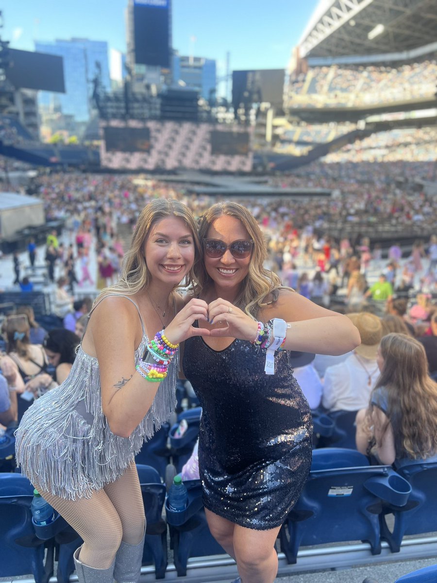 brooklynwilbur's tweet photo. I had the time of my life with you 🫶
@taylornation13 @taylorswift13 #SeattleTSTheErasTour #TSTheErasTour https://t.co/f6fKSwSQgl