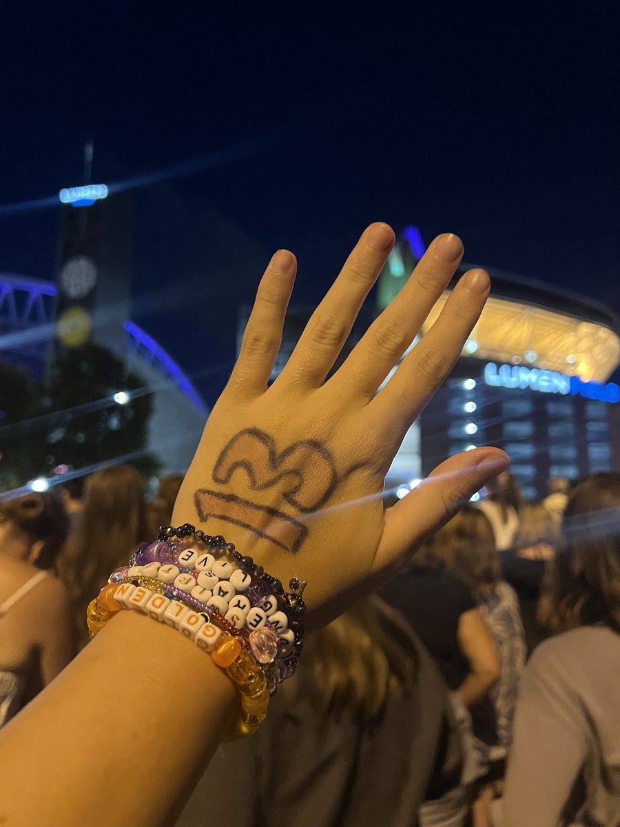 brooklynwilbur's tweet photo. I had the time of my life with you 🫶
@taylornation13 @taylorswift13 #SeattleTSTheErasTour #TSTheErasTour https://t.co/f6fKSwSQgl