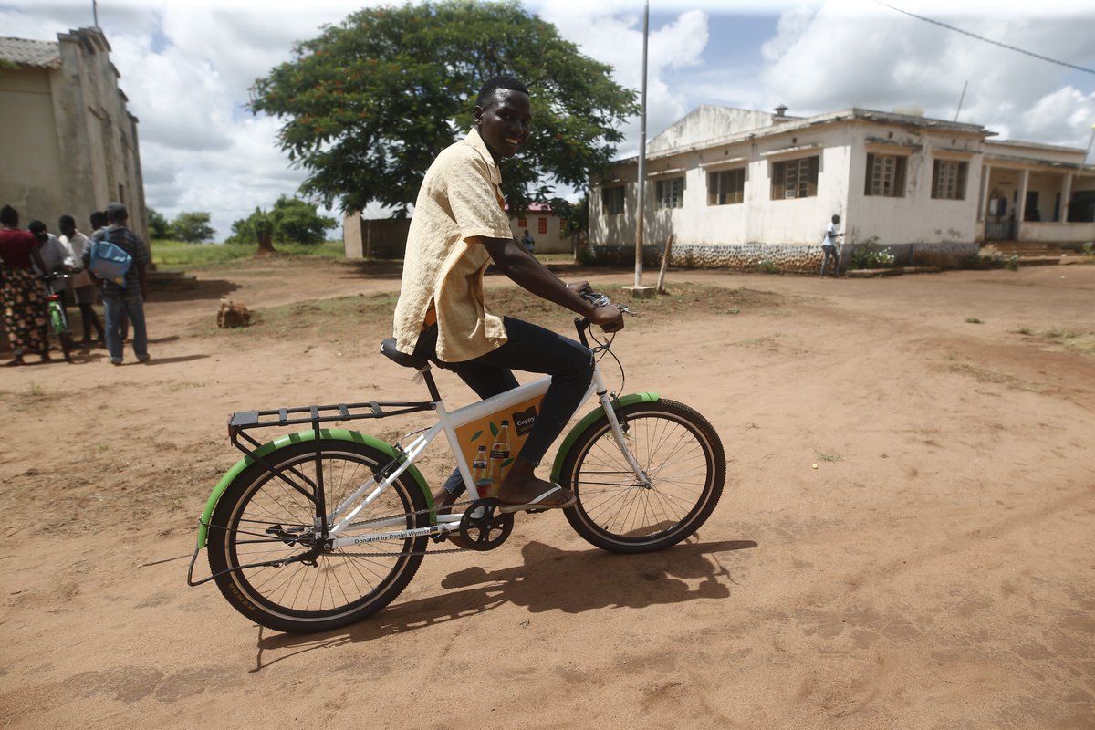Mozambikes's tweet photo. Paquil Afonso (22 years old) is a student who lives in the community of Nacopo. Before I received this bike, I walked 8km every day to get to school.

You can see Paquil'shappiness in his smile.

#mozambikes #onebicycleattime #cappy #helpo https://t.co/yov6HfOYsg