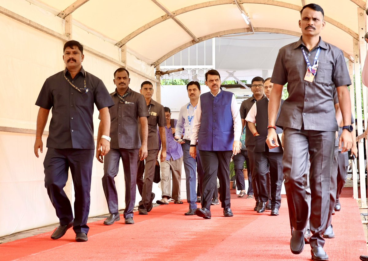 Dev_Fadnavis's tweet photo. 🕙10.15 am | 24-7-2023 📍Vidhan Bhavan, Mumbai | स. १०.१५ वा. | २४-७-२०२३📍विधान भवन, मुंबई.

Week 2; Day1 : Monsoon Session 2023.

आठवडा २; दिवस १: पावसाळी अधिवेशन २०२३.

#mumbai #maharashtra #adhiveshan #MonsoonSession #MonsoonSession2023 #monsoon https://t.co/FFMvjIgxy6