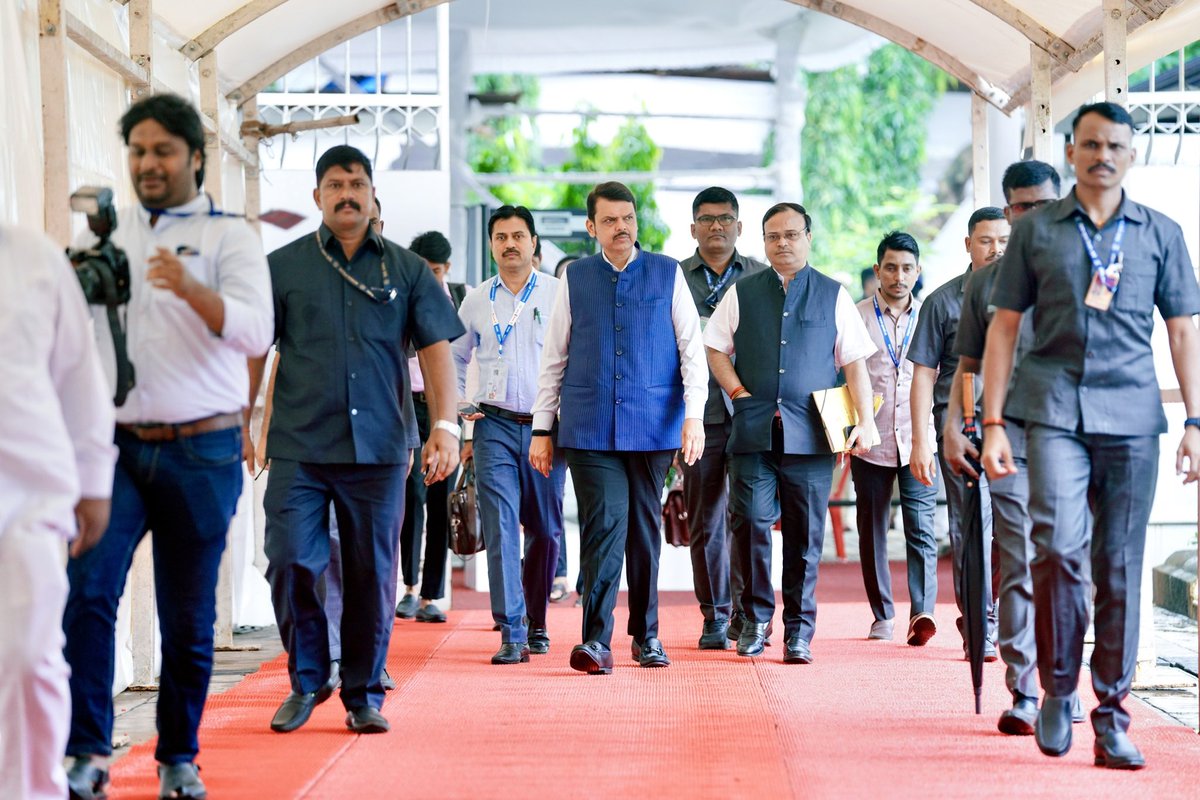 Dev_Fadnavis's tweet photo. 🕙10.15 am | 24-7-2023 📍Vidhan Bhavan, Mumbai | स. १०.१५ वा. | २४-७-२०२३📍विधान भवन, मुंबई.

Week 2; Day1 : Monsoon Session 2023.

आठवडा २; दिवस १: पावसाळी अधिवेशन २०२३.

#mumbai #maharashtra #adhiveshan #MonsoonSession #MonsoonSession2023 #monsoon https://t.co/FFMvjIgxy6