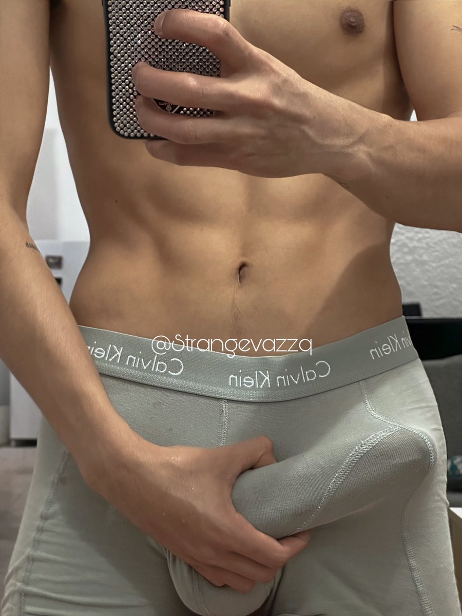 Strangevazq tweet media