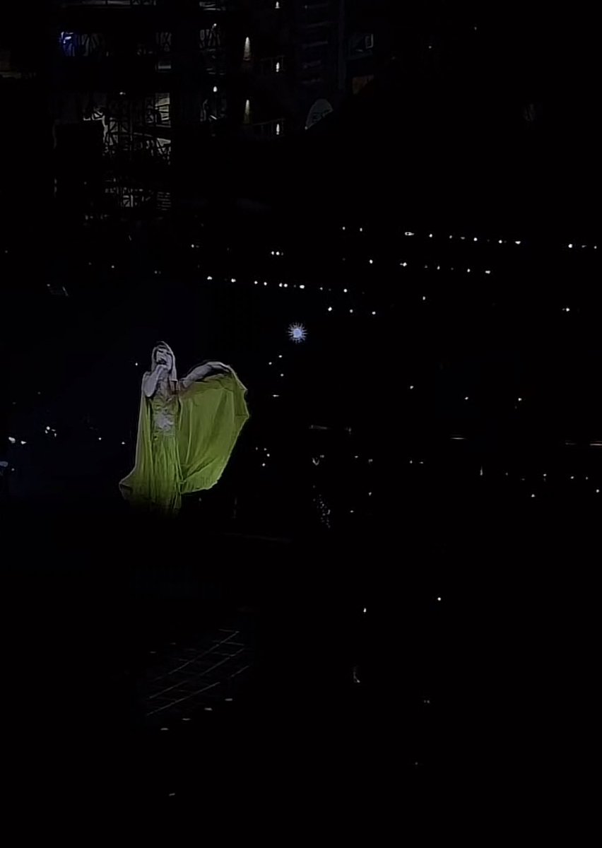 sarah_gracie13's tweet photo. okay my tears are definitely ricocheting #SeattleTSTheErasTour @taylornation13 https://t.co/uQyFv2Zblu