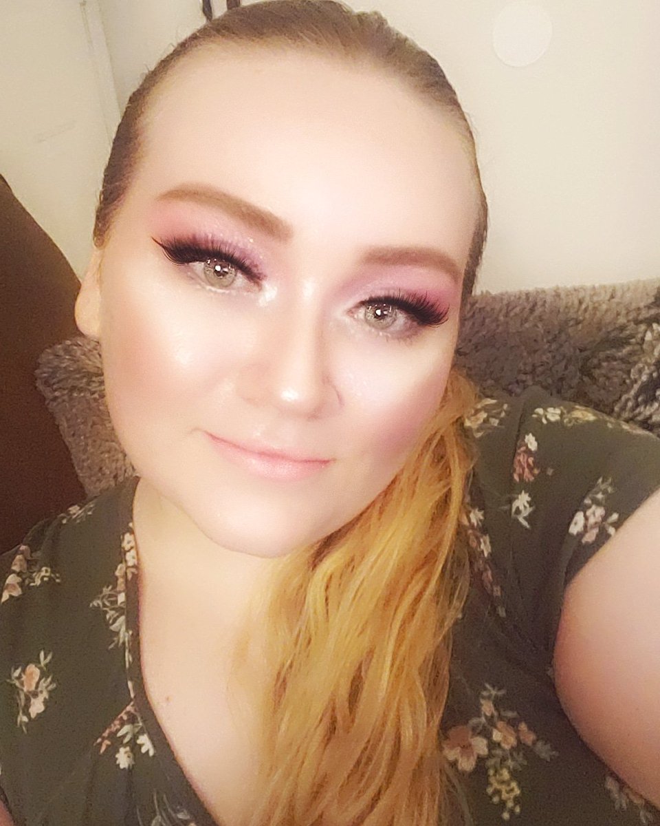 AutumnEsen's tweet photo. I love playing with my new @ColourPopCo eyeshadow pallets I got from @weie17 for my birthday 🎂 🎉🎁🥳 I love makeup 💄 ❤🎀 🥰🌸🌷 #IFeelPretty #Makeup #Colourpop #ColourPopCosmetics #beauty #beautitul #SummerSale #Pink https://t.co/3jIUggutSB