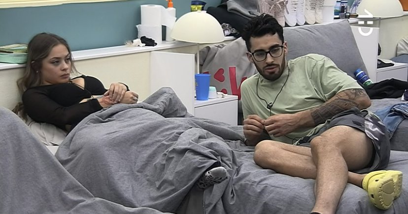 “EL HANS TOCA PLACA Y SE VA”  estas mas perdido q la cresta jorge amarillento ql #GranhermanoCHV