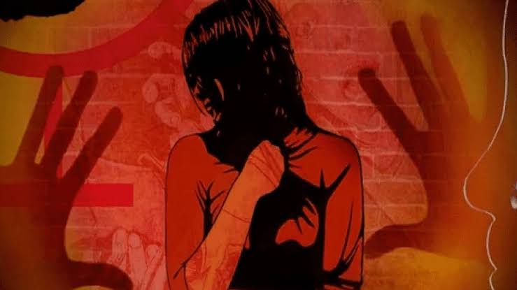 JaipurDialogues's tweet photo. Khalid Chaudhary poses as Deepak, rapes a Hindu woman, forcibly makes her eat beef and converts her to Islam.

But, Dhruv Rathee is busy making videos saying Love Jihad is a myth. https://t.co/UxBKuFXM2w