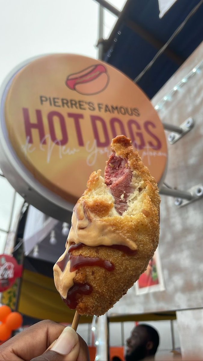 initiatives229's tweet photo. Hier j'étais à #CotonouBarbecue. J'ai rencontré deux dames qui font du bon. Elles ( @Ria_gbt et @Love__dgb )sont au stand #A11. Faites y un tour et vous allez vous régaler. Merci ❤️🥂🇧🇯

#ctnbbq
#benin 
#BBQ https://t.co/3mdkIhIV0W