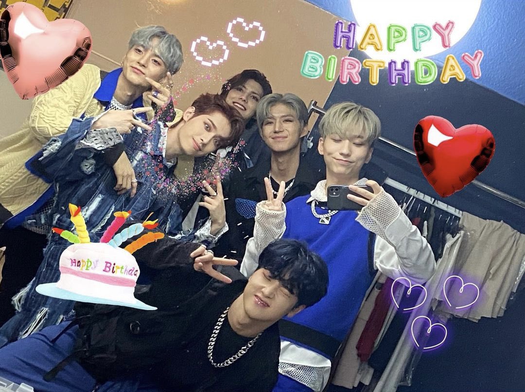 babe wake up a new xh pic just dropped (don’t look closer at seungmin and junhan)