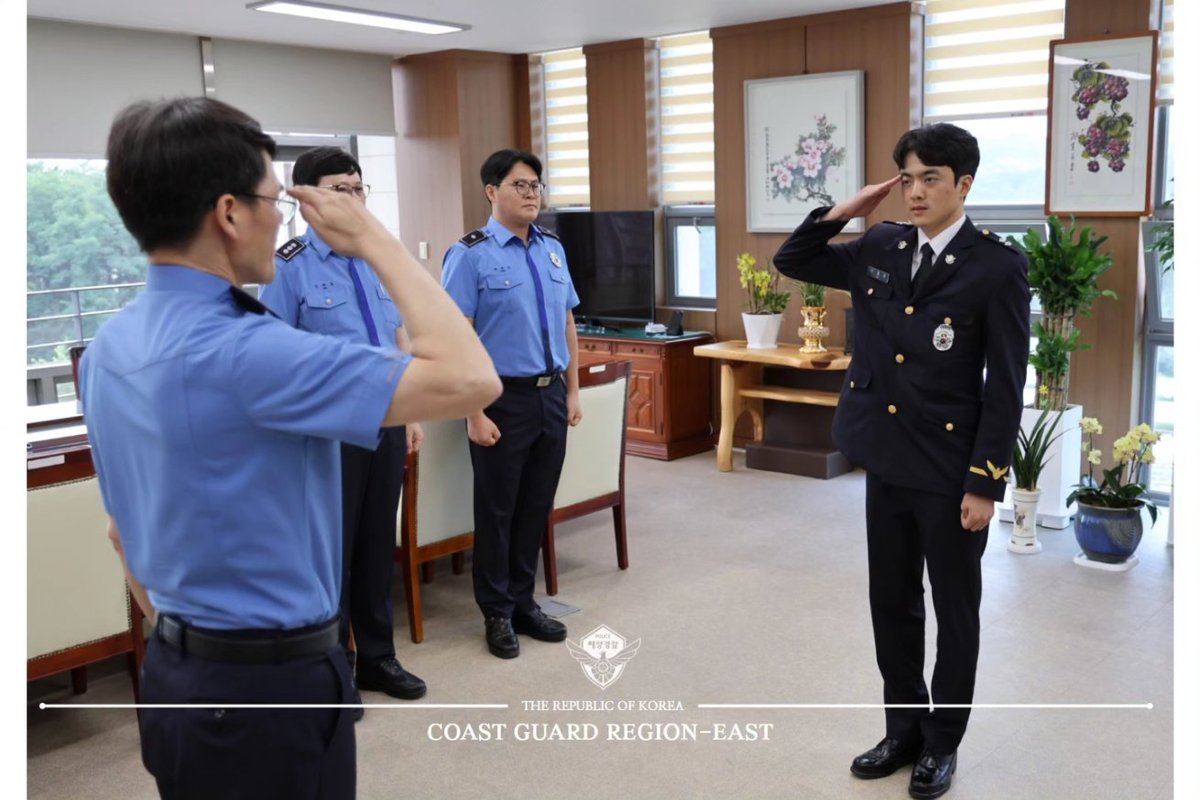 지난 17일 동해청에서는 신임경찰관 전입신고식이 있었습니다. 동해청에서 새로운 시작을 하는 신임경찰관에게
따뜻한 응원의 마음을 전해주세요! 전입을 진심으로 축하드립니다.
#해양경찰 #해경 #동해지방해양경찰청 #동해해경청 #동해 #신규임용식 #임용 #경시생 #취업 #취뽀 #국가직 #공무원 #경찰