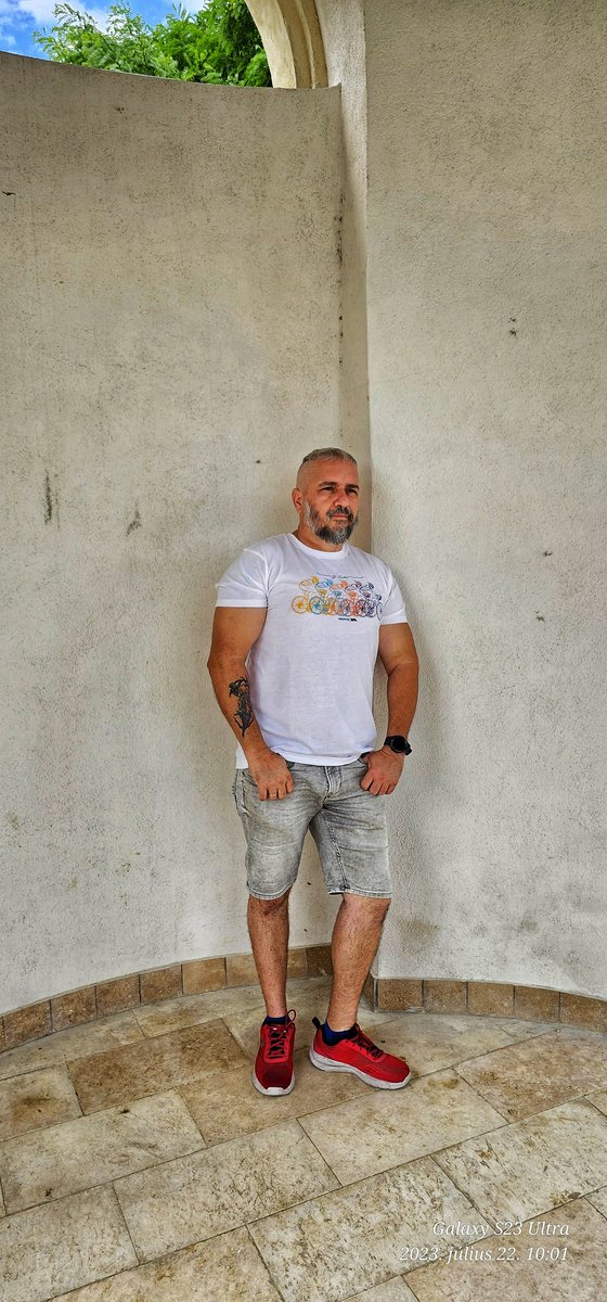 brumollis's tweet photo. Csavargásosba...Osztrákosba...Sopronosba...Fertődösbe...#CoolWithYou #strenght #bodybuilding
#fitness #muscle #athletics #sport #calisthenics #fit #edzés #tattoo #crossfit #health #purenatural #mood #tattooed #trainings #kettlebell #workout #holiday #trip #tattooideas #travel https://t.co/Epeo8PRqzF