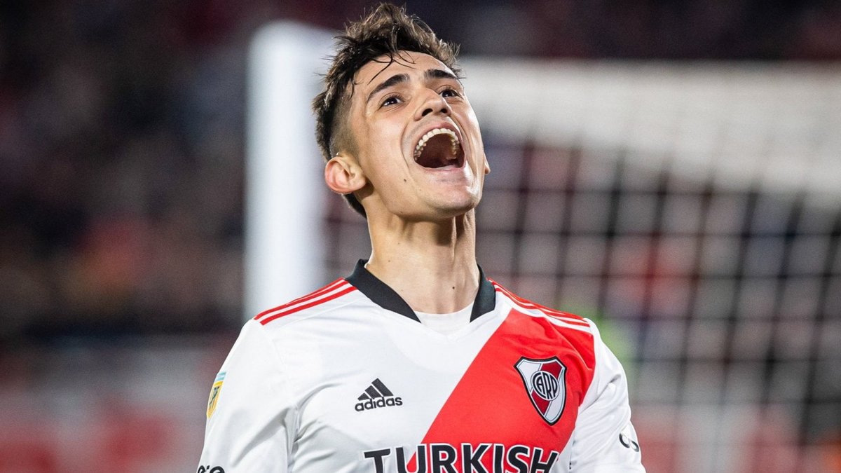 TodoRiver28's tweet photo. GOOOOOOOOOOOLLLLLLL!!!!
VAMOS #RIVER ⚪🔴⚪
PABLO SOLARI!!!
#2A2 https://t.co/xgduF9SMqW