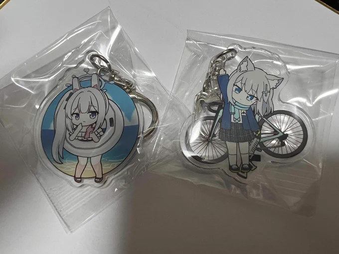 水曜日辺りにBOOTH公開しまんす。 こんな感じのアクリルキーホルダー出しまんす。
