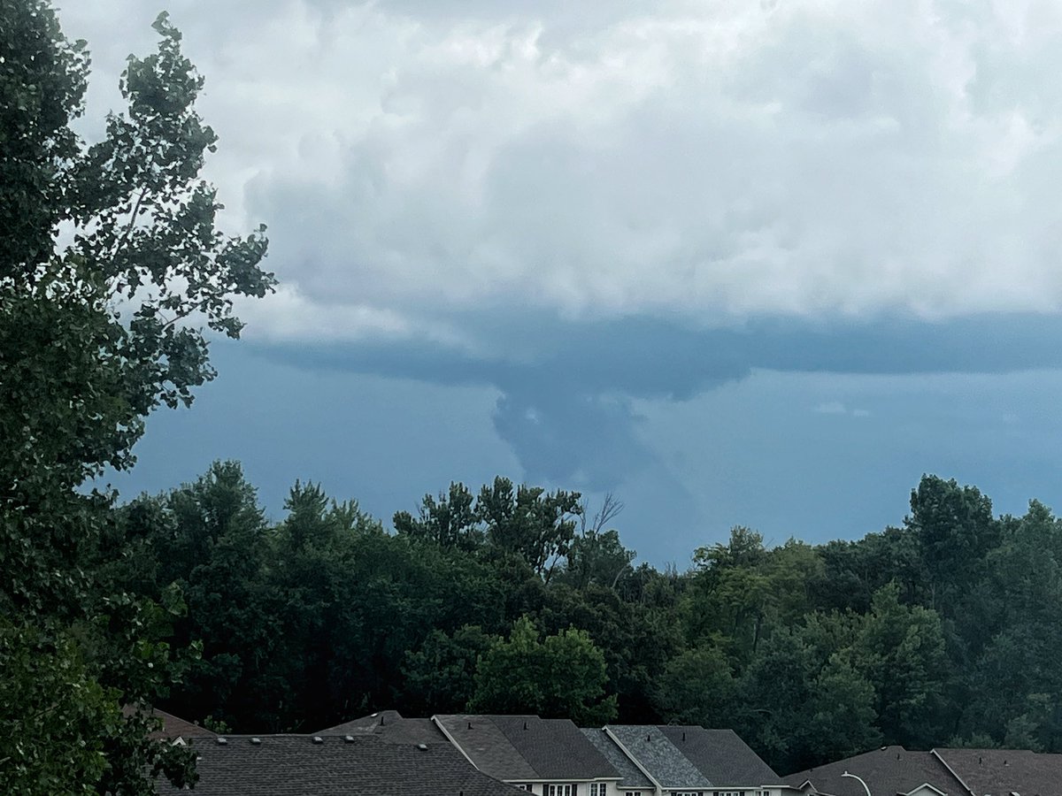 gr1234's tweet photo. #ONstorm from Kitchener https://t.co/CWv1hbJFs7