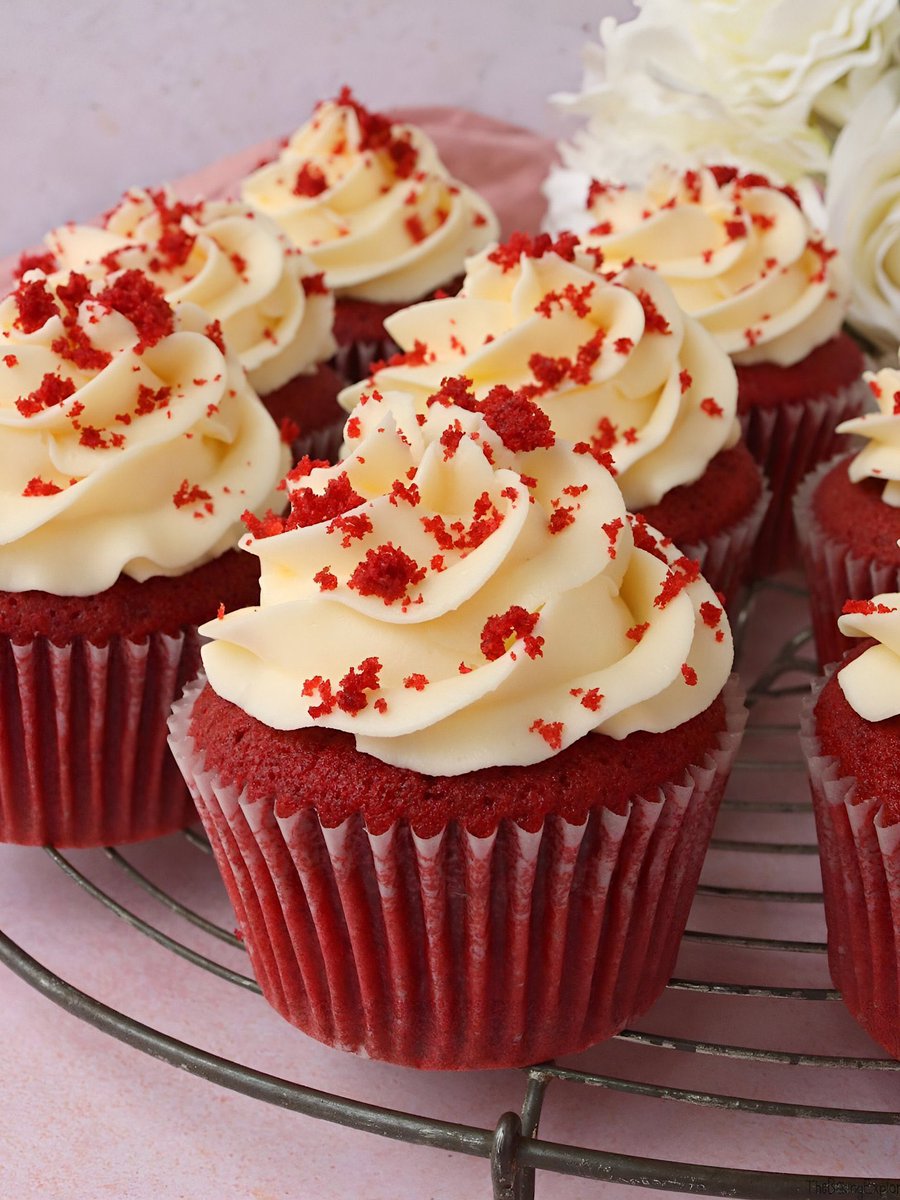 FoodPleaser's tweet image. Red Velvet Cupcakes