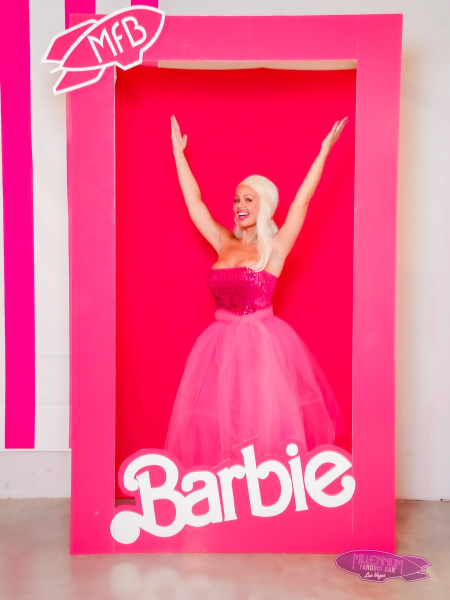 FandomBarLV's tweet photo. https://t.co/Tk2qXwiMLU #MFBLV #Fandom #FandomBar #FandomBarVegas #FandomCocktails #Cosplay #CosplayBar #VegasCosplay #LasVegas #MillenniumFandomBar #FandomLifestyle #CosplaysAndCocktails #Geeks #Nerds #Mattel #Dolls #Barbiedoll #Barbiegirl #Barbiestyle #pink #Ken #Barbie📷 https://t.co/WTfhOzCSii