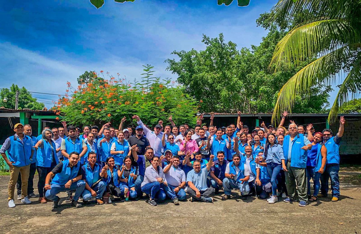 AlejandrovasSV's tweet photo. Misión cumplida, @XZablah: en todo el país, nuestras bases están más fuertes que nunca.

Presidente @nayibbukele: acá están los 14 ejércitos departamentales de @nuevasideas que están listos para la Operación 2024.

¡VAMOS POR TODO! https://t.co/PMgEmikYCB