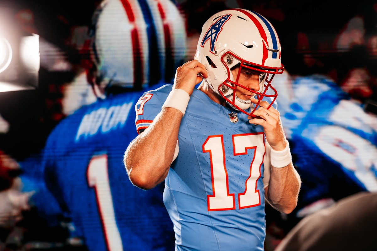 QB, Ryan Tannehill, the 
@BigSpringISD
 and Big Spring, TX native sporting that throwback Oilers uniform looking forward to his 11th season in the NFL 
@ryantannehill1

@steerstrong
 #RowTheBoat #SteerStrong #BigSpringTX #TheSpring #RecruitWTX #TitanUp #GoBlue

@Titans https://t.co/qSuZlaQTX0