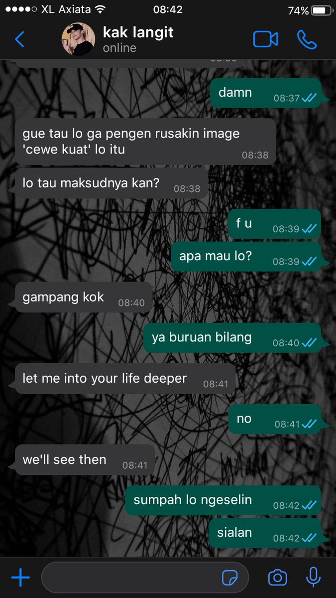 ; Langit dikala jatuh cinta.

— Mark Lee prompt au, by moonzipaw.