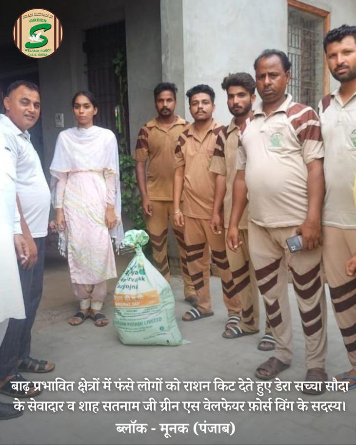 GreenSwelfares's tweet photo. Dera Sacha Sauda’s volunteers are working towards serving mankind in every possible way! Their acts of generosity raise levels of happiness and emotional well-being of many in need! Glimpses of #FoodDistribution by volunteers! #DeraSachaSauda #SaintDrMSG #Humanity https://t.co/BlMe6FJmIx