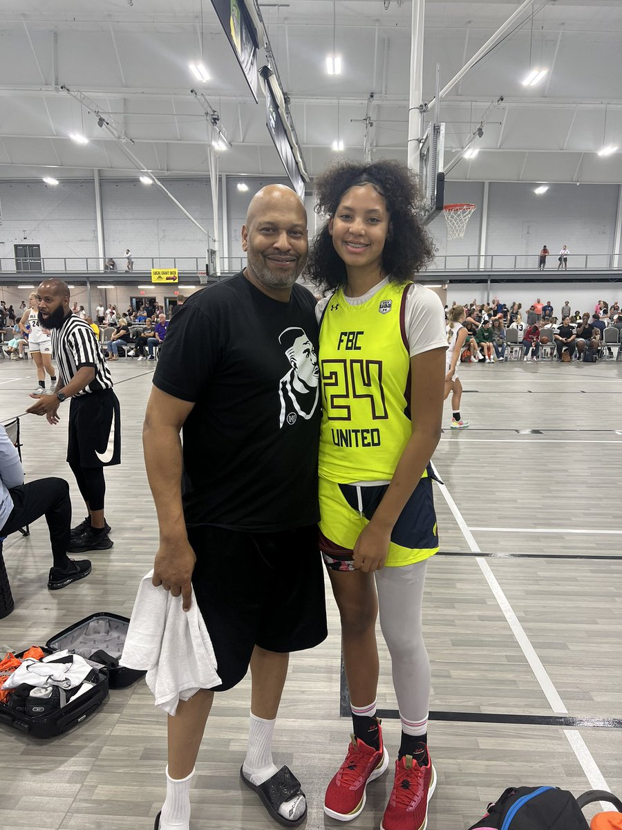 SMcClain24's tweet image. Jayden  @JaydenMcClain24 and Uncle Tate #BearcatFamily ❤️🖤@GoBearcatsMBB