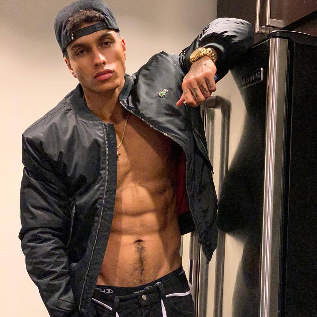 PTpapi_'s tweet image. “Hola.”