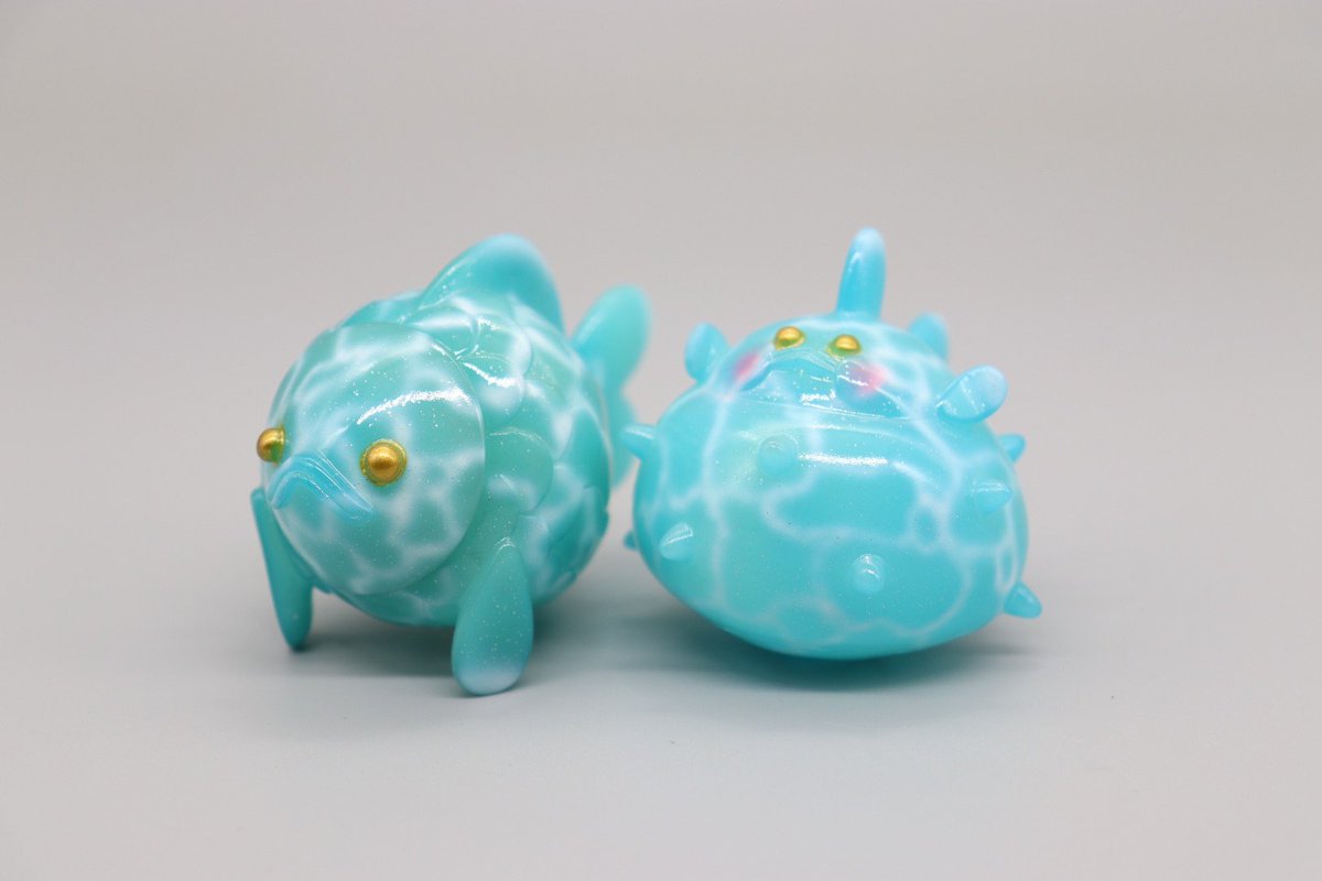 toshihikoito's tweet photo. 香港の作家さんで78joさんのソフビ『Ball ball fish』と『Puffer ball fish』をカスタムペイントしました。
蓄光素体に水中迷彩カラーを施しました。
暗闇でぼんやり光った時にも波模様が浮かびます。

発売は香港になります。
販売に関しては78joさんのアカウントをチェックしてください。

 #78jo #BBO #sofubi #sofvi #painternet #ソフビ #custompaint