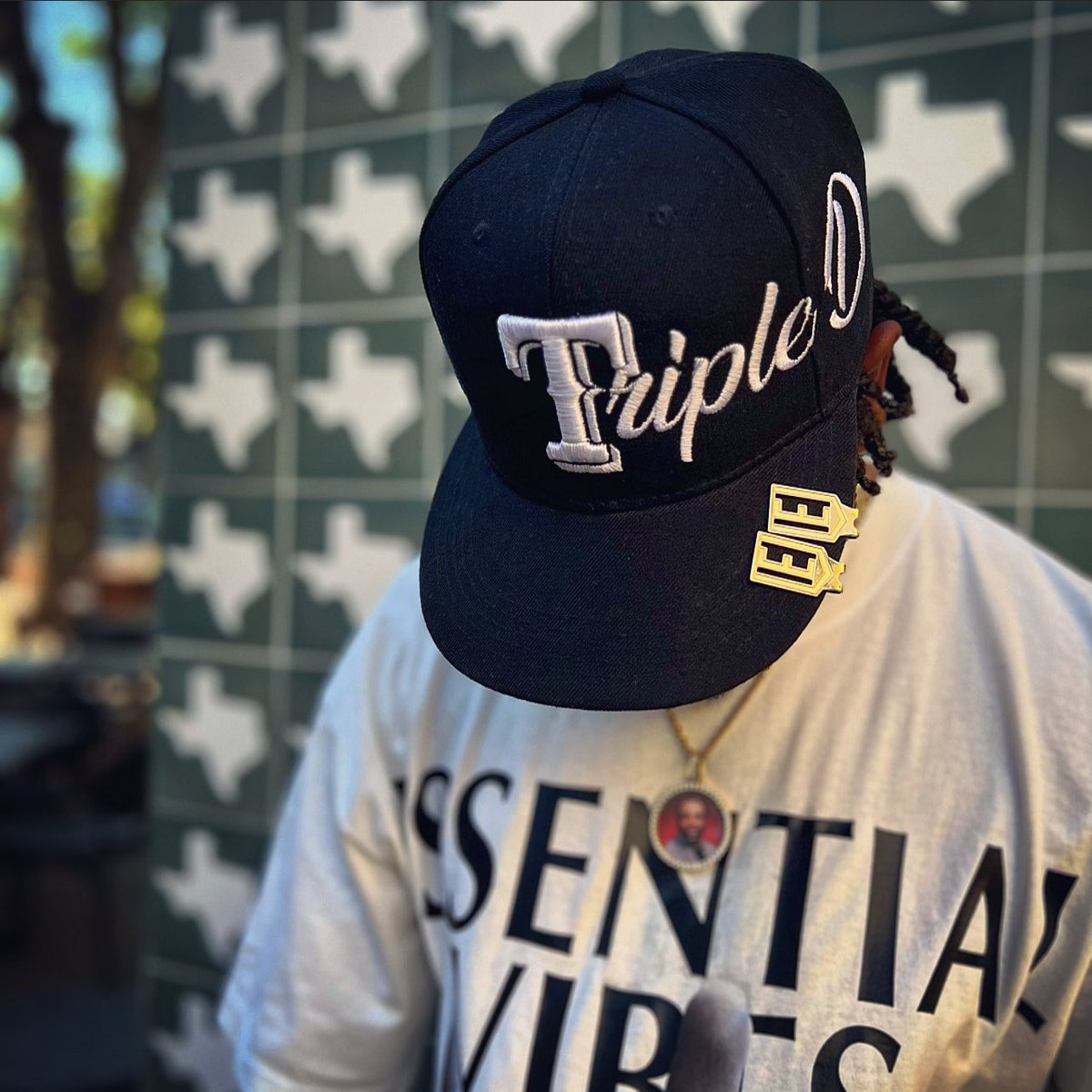 Essential Vibes tweet media