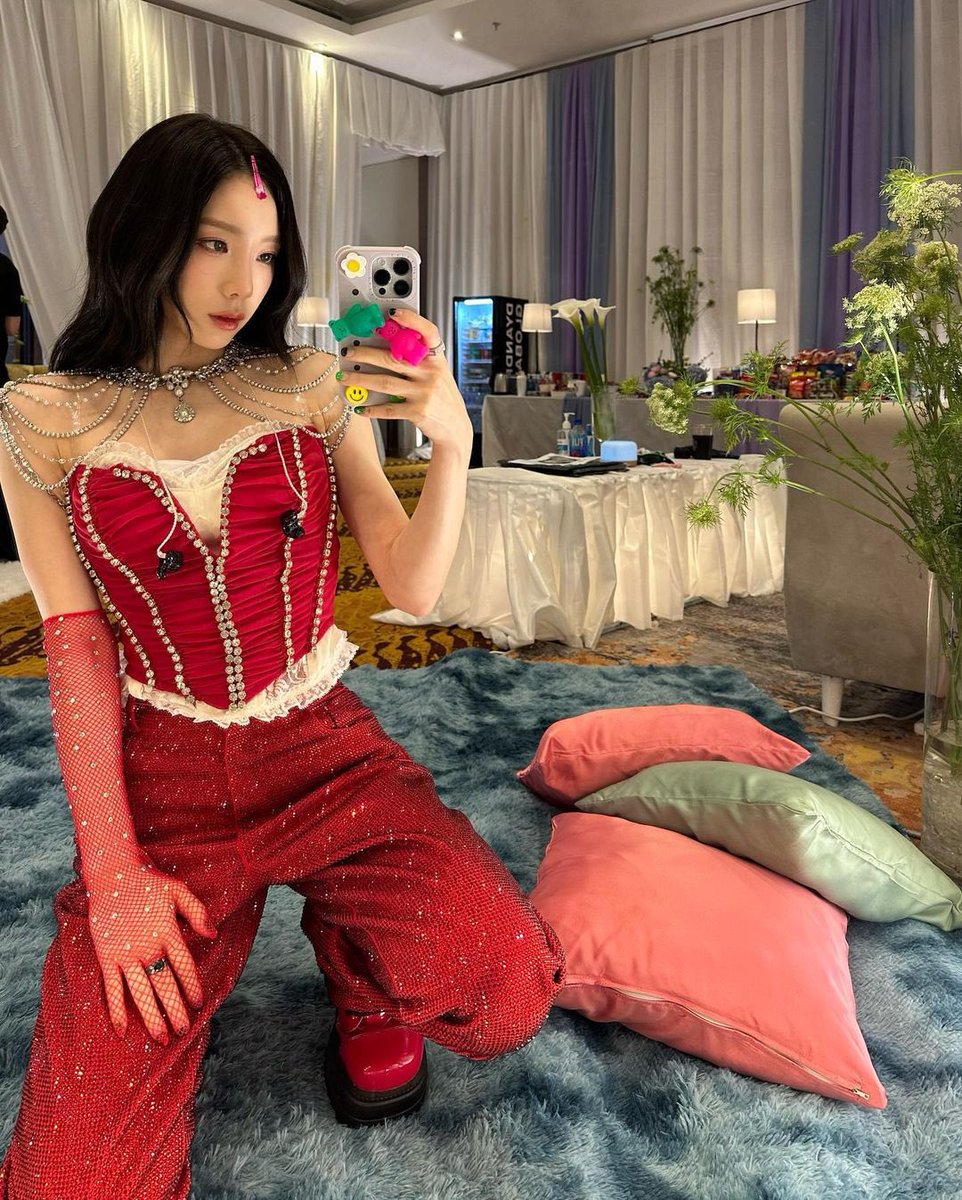 kimtaenos's tweet photo. I think Jakarta stop for Taeyeon's The ODD Of LOVE tour is one of the bests. There were some dramas but it ended beautifully.

The fans fought for bigger capacity, INA Sone respecting Taeyeon's boundaries by not coming to the airport (also to avoid the same incident), filling the venue with amazing energy and the fans loud voice really managed to make Taeyeon happy.

Taeyeon said that there is usually this longing/lingering feelings when her concert comes to an end but for the one in Jakarta, she really enjoyed it until the end. She made jokes and laughed a lot. She also said it was an amazing memory for her.

The hospitality received by Taeyeon and her team was also great. The room was nice, they prepared a lot of snacks and even the painting set, they put humidifier on stage and the fans also cheered for the band and each dancer during their solo dance performances. Taeyeon's band also complimented and was touched by the fans loud voices while singing along.

(Also, I just can't move on from how gorgeous Taeyeon looked during the concert 🥹)