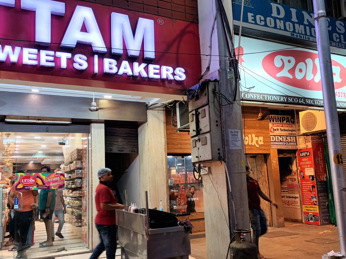 harymonga's tweet photo. @ChdPol @gupta_anup @ssputchandigarh @ChandigarhCmc in sector 46C SCO no 64 has closed walkway bacside of shop. Senior citizen kids ladies have to walk outside from varandah even in scorching heat rain. passage is made for citizen, it is not his property. MCC/Police please see. https://t.co/vGgR4RKjAp